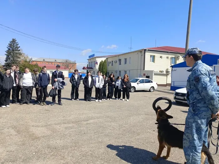 Экскурсия школьников в ОМВД